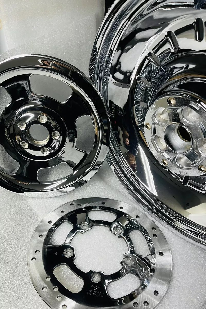 Rims for V-ROD Vrsca 2005 in Chrome 18 rear 19 front - Image 7