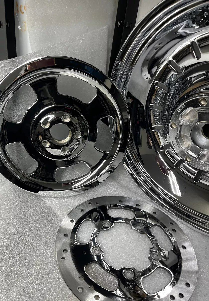 Rims for V-ROD Vrsca 2005 in Chrome 18 rear 19 front - Image 4