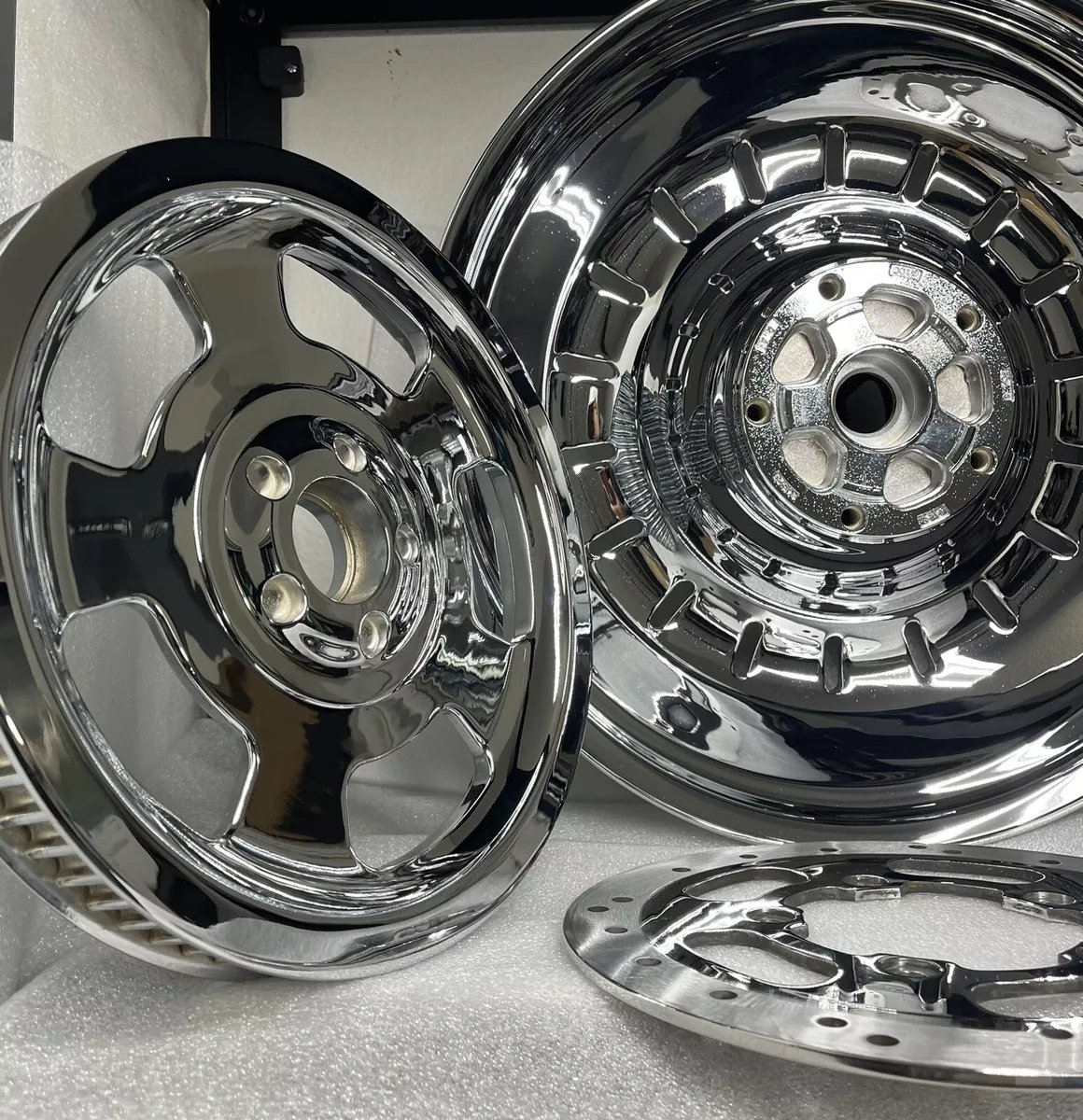 Rims for V-ROD Vrsca 2005 in Chrome 18 rear 19 front - Image 5